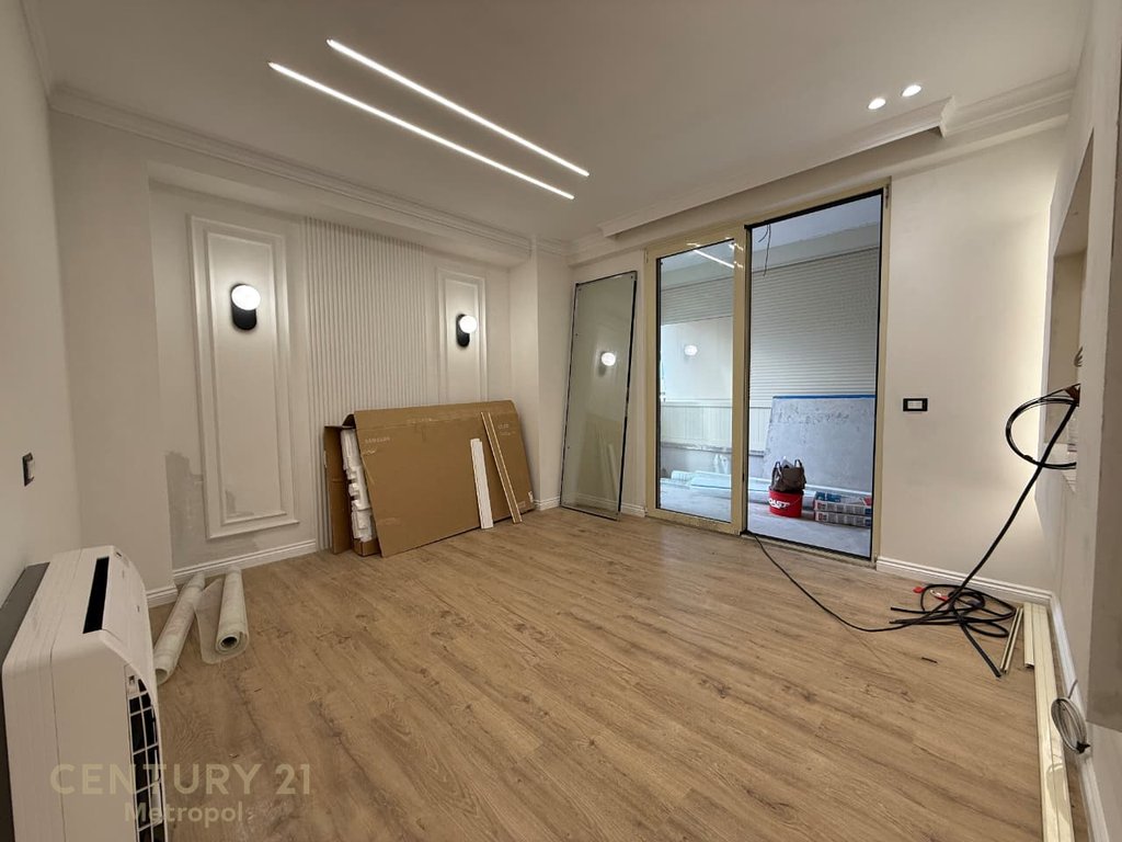 SHES APARTAMENT 1+1 ME VERANDE-KOMPLEKSI FRATARI!