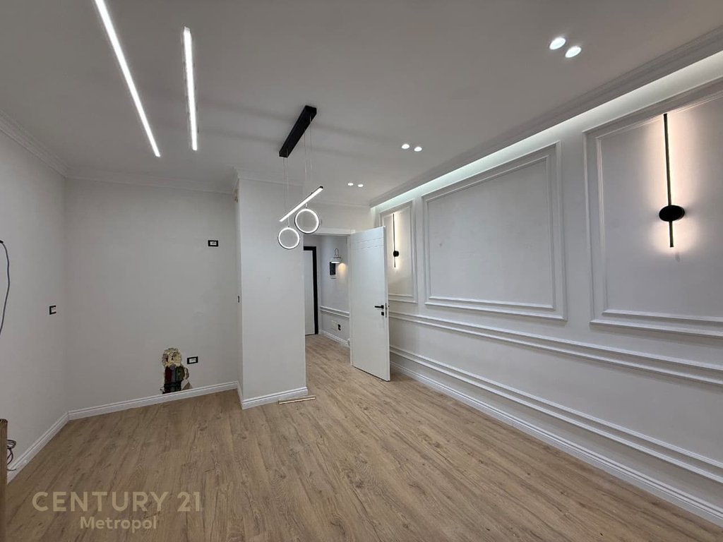 SHES APARTAMENT 1+1 ME VERANDE-KOMPLEKSI FRATARI!