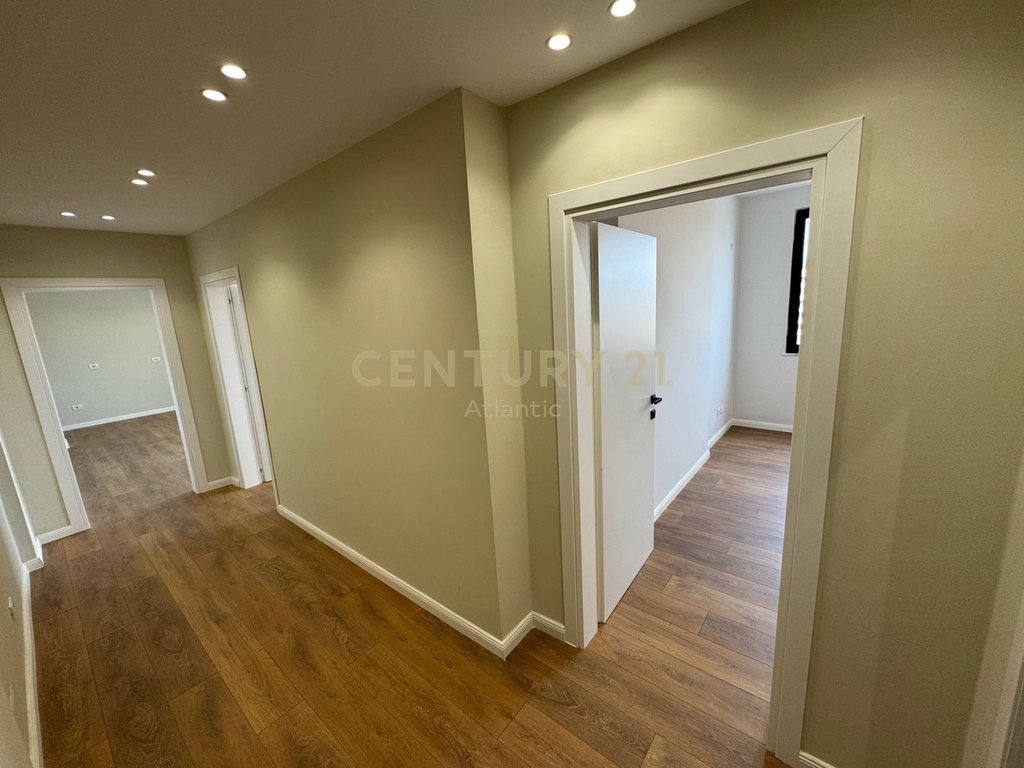 Apartament 2+1 në Shitje në Plazh Hekurudha, Durrës