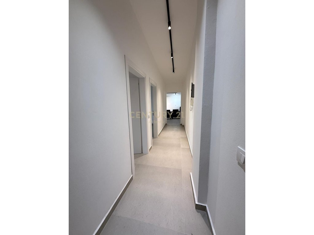 Apartament 2+1 Për Shitje në Mali i Robit, Durrës - 200000€ | 156 m²