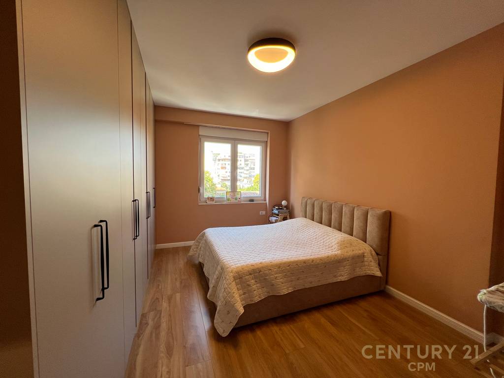 Apartament 2+1 per shitje tek Rr. Barrikadave!