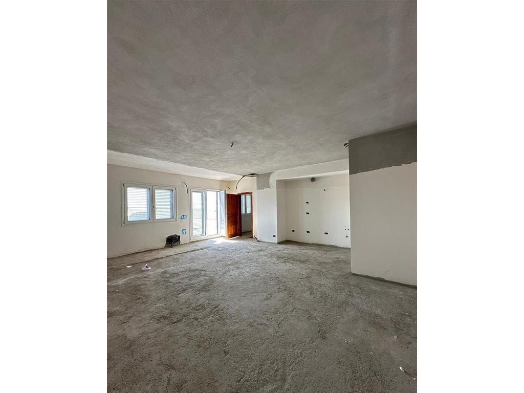 Ekskluzive! Apartament 3+1+2 me Verandë të Madhe & Pishinë Private – Rr. “5 Maji”, Tiranë!