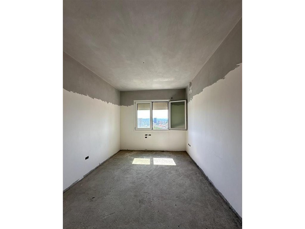 Ekskluzive! Apartament 3+1+2 me Verandë të Madhe & Pishinë Private – Rr. “5 Maji”, Tiranë!