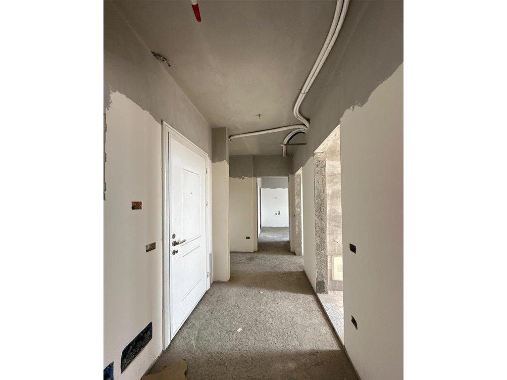 Ekskluzive! Apartament 3+1+2 me Verandë të Madhe & Pishinë Private – Rr. “5 Maji”, Tiranë!