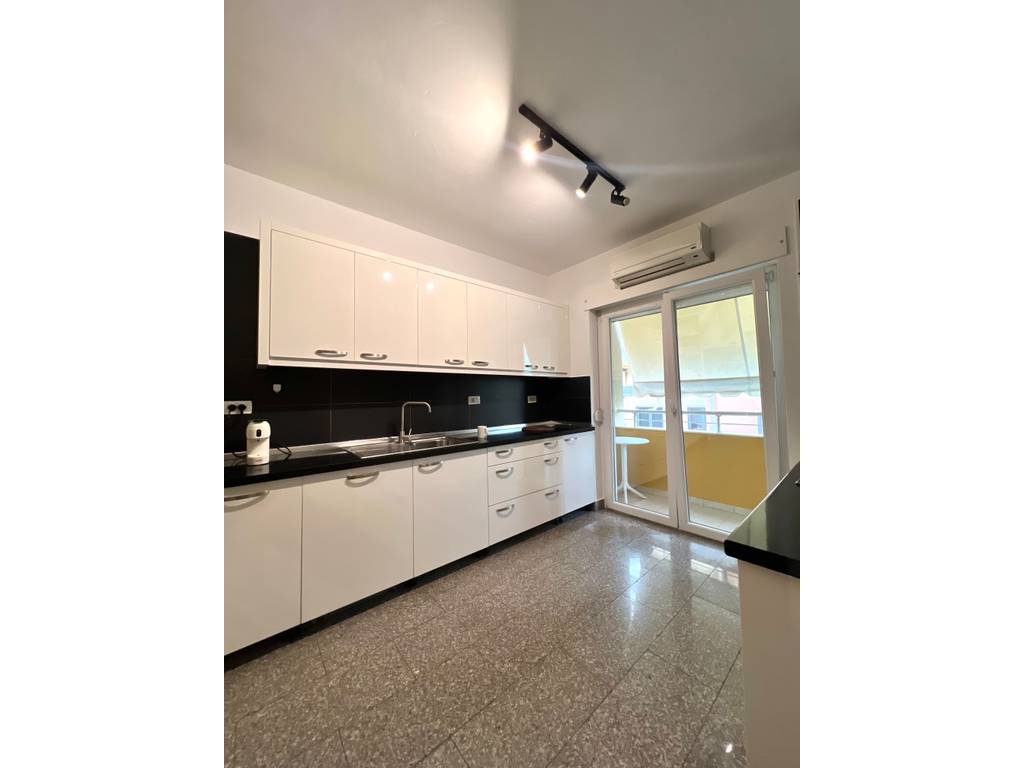 Apartament 3+1+3 me verande dhe post parkimi ne shitje tek rezidenca Touch of the Sun !