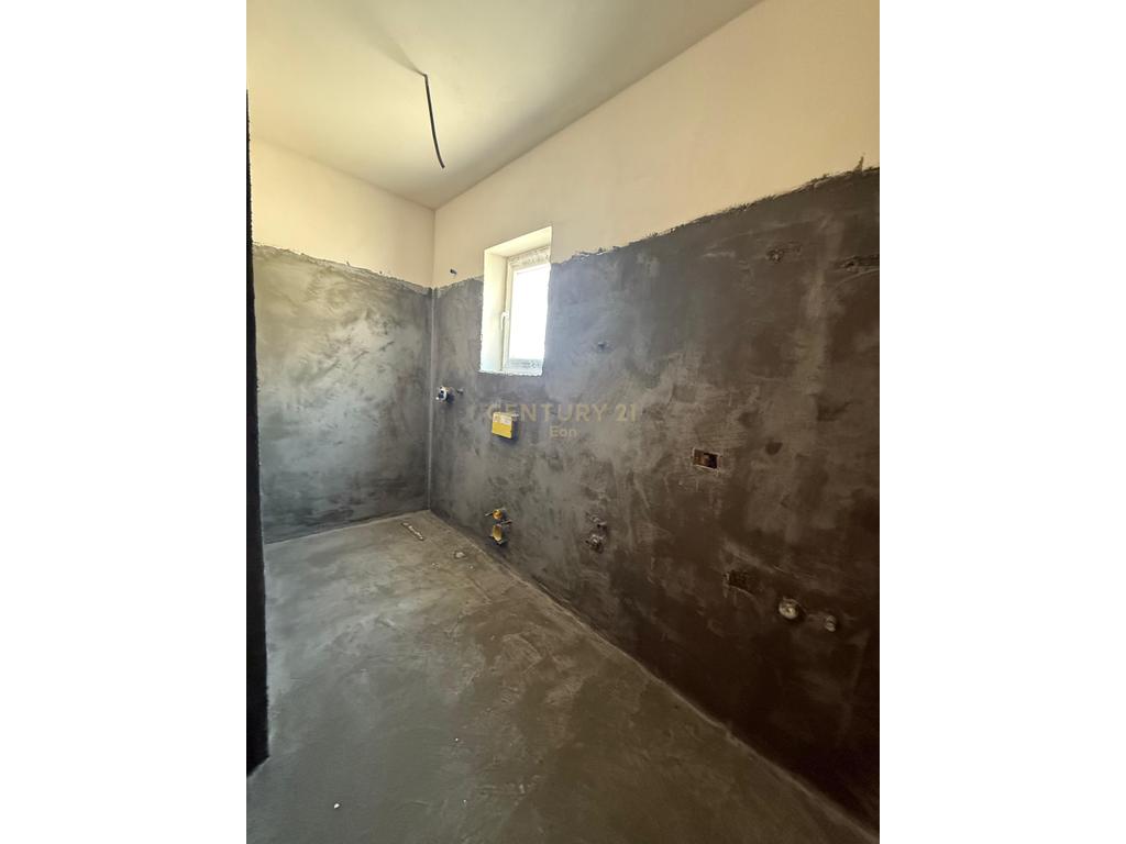 Apartament 3+1 në Shitje në Durrës me Post Parkimi dhe Depo !