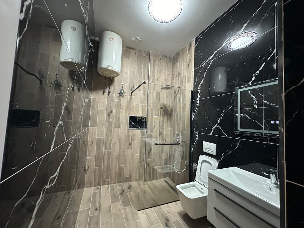 SHITET APARTAMENT 3+1 NË PLAZH, DURRËS – AFËR HOTEL GLOBO