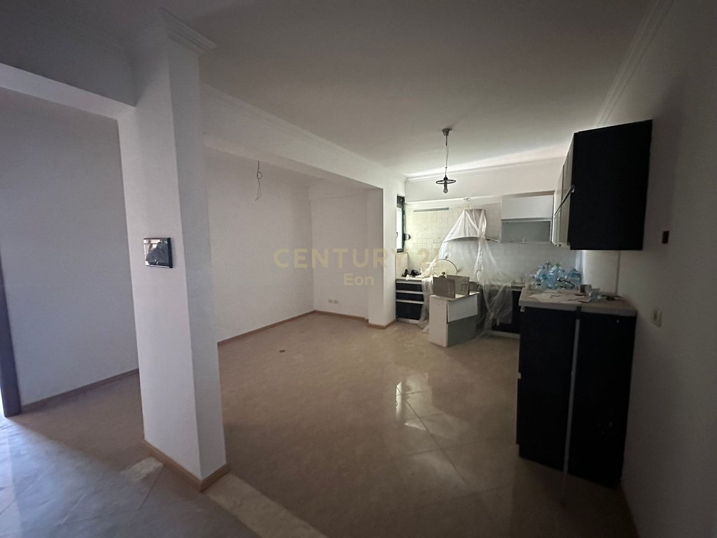 SHESIM APARTAMENTE 2+1 PRANE DREJTORISE SE POLICISE, DURRES !