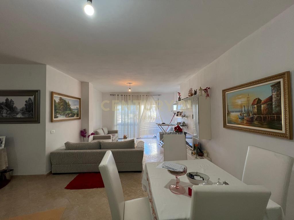 SHITET APARTAMENT 2+1+2T TUALETE NE PLAZH DURRES 
[ KOMPLEKSI EKA ]