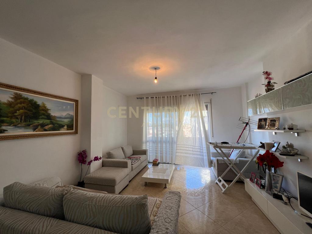 SHITET APARTAMENT 2+1+2T TUALETE NE PLAZH DURRES 
[ KOMPLEKSI EKA ]