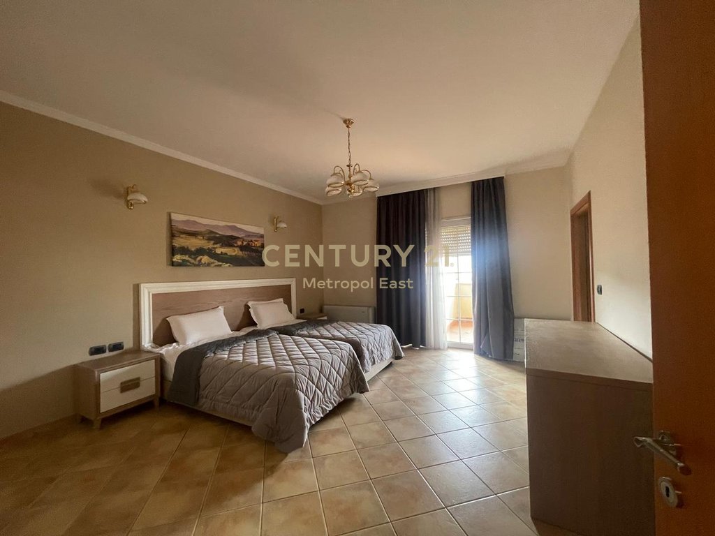 Jepet me Qira Penthouse  në zonen e Selitës – Pamje Panoramike 360° mbi Tiranë