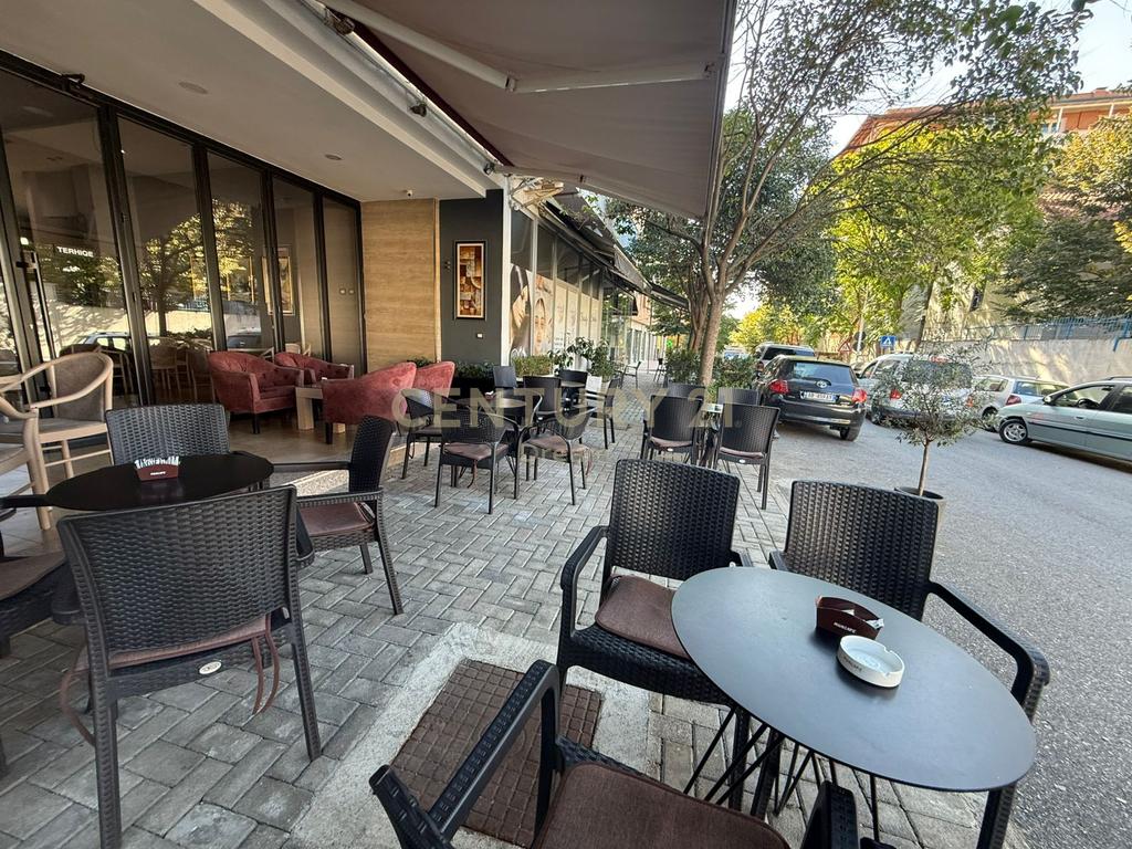 SHITET  NJESI/BAR-CAFFE TEK RRUGA E DIBRES !