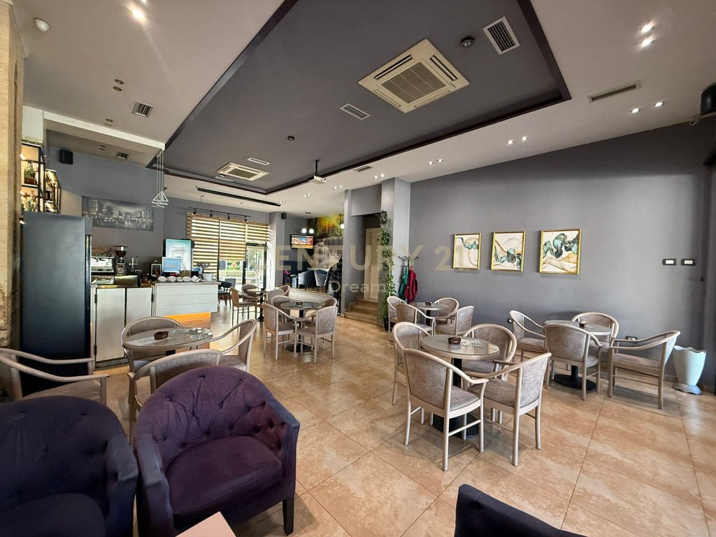 SHITET  NJESI/BAR-CAFFE TEK RRUGA E DIBRES !
