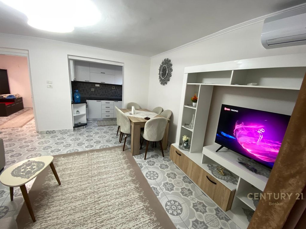 Apartament 2+1 per Qira ne Rrugen Ferit Xhajko ,!