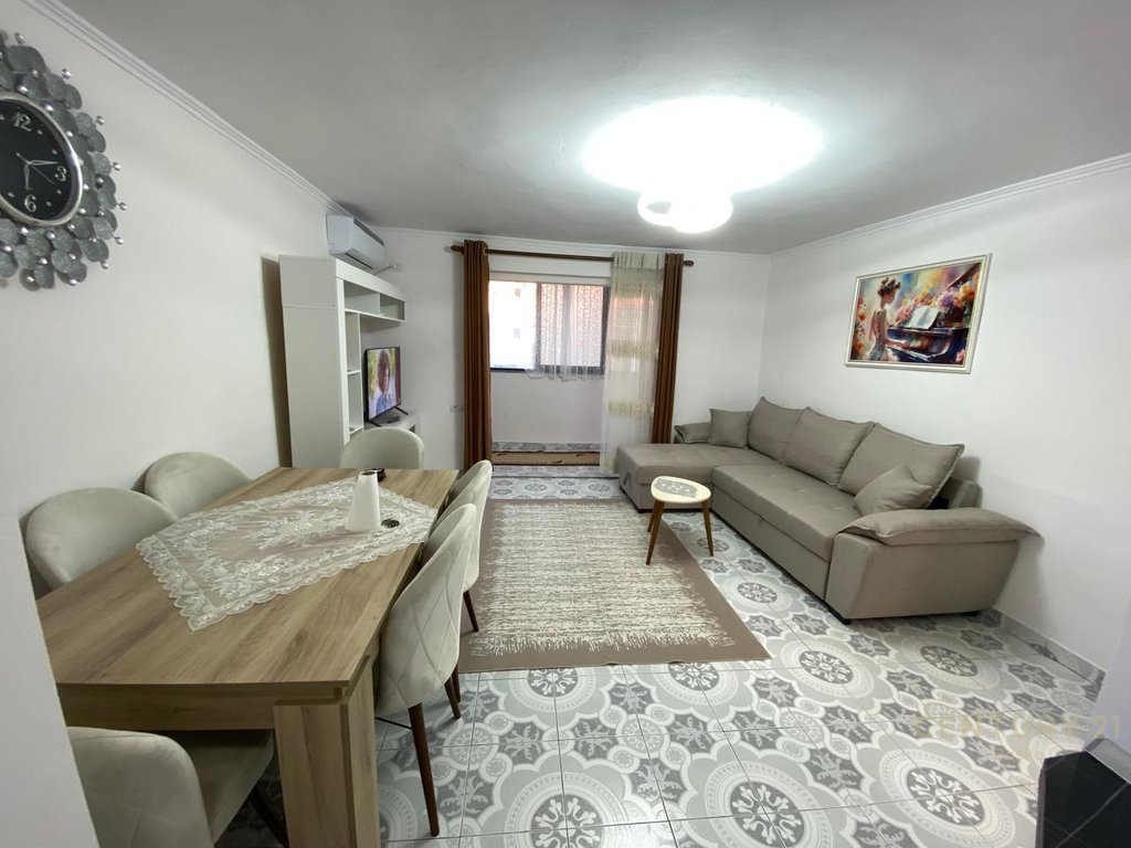 Apartament 2+1 per Qira ne Rrugen Ferit Xhajko ,!