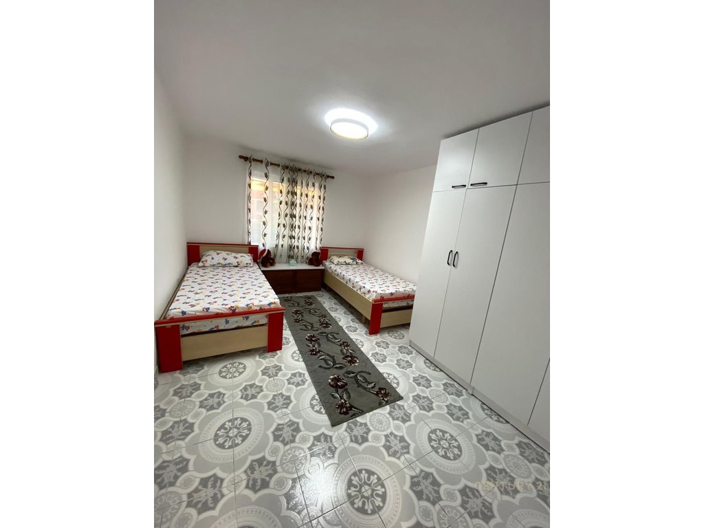 Apartament 2+1 per Qira ne Rrugen Ferit Xhajko ,!