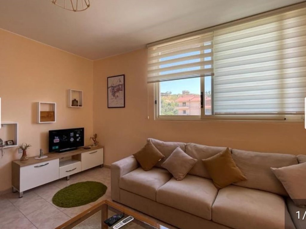 APARTAMENT 2+1 PER QIRA,PRANE TEATRIT!