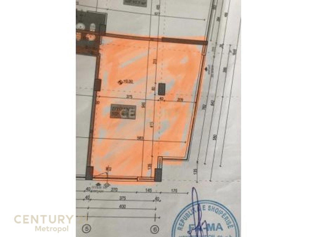 Ambient Komercial 66m2në Shitje në Komune te Parisit , Tiranë