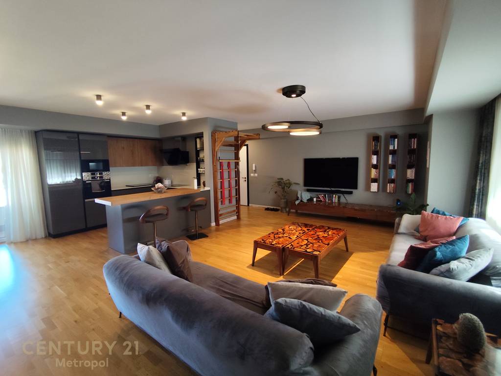 APARTAMENT 3+1 PER QIRA NE NJE REZIDENCE PRIVATE PRANE TEG