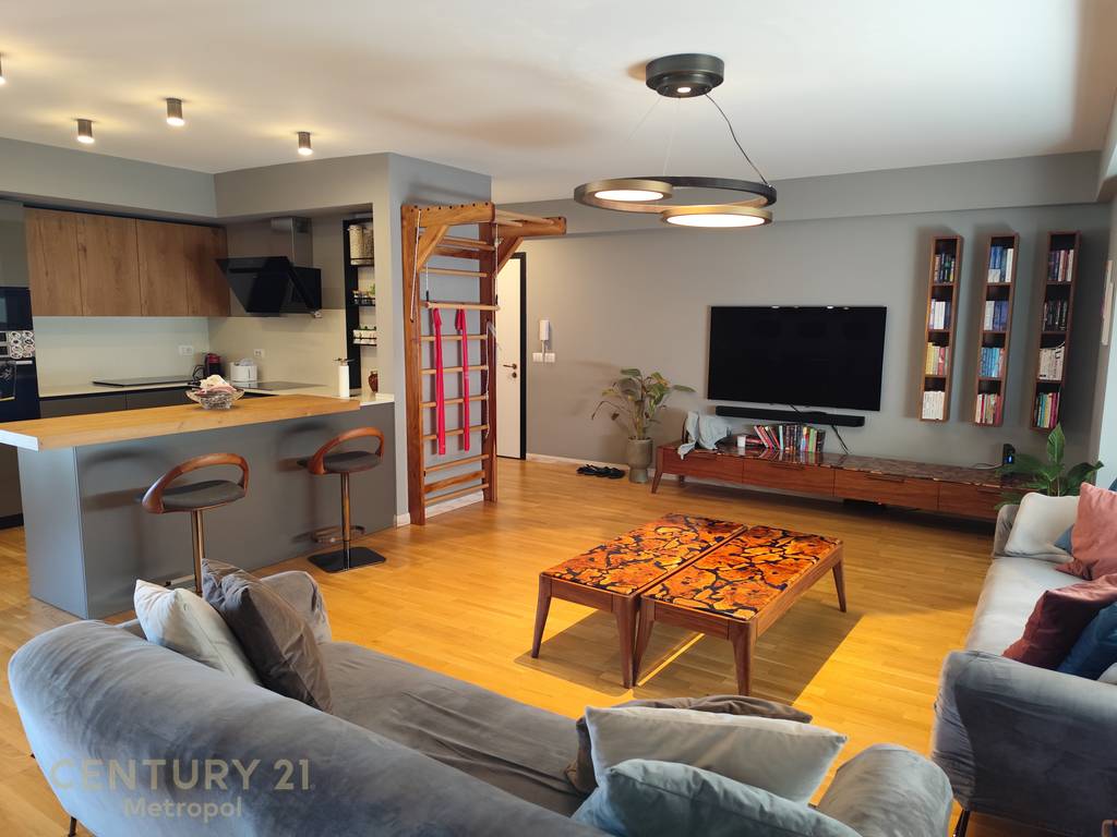 APARTAMENT 3+1 PER QIRA NE NJE REZIDENCE PRIVATE PRANE TEG