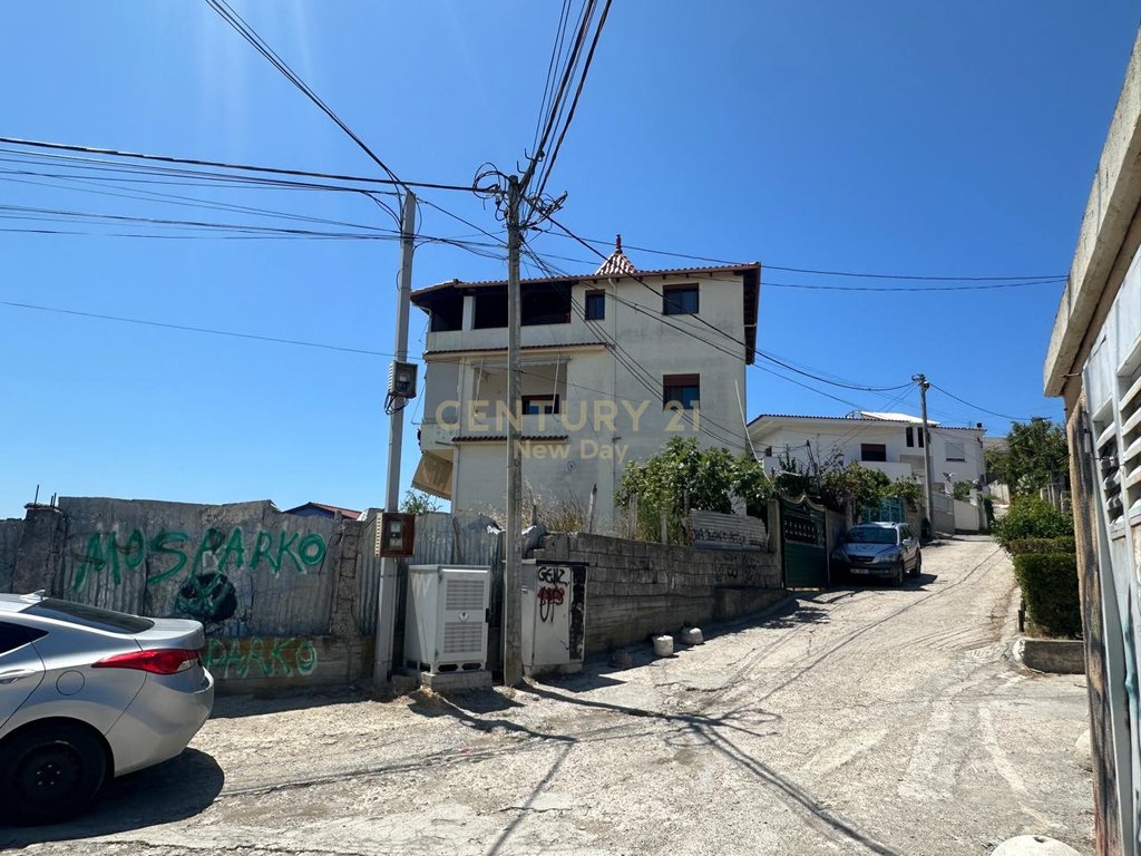 Vilë  në shitje te Spitali, Durrës - 250,000€ | 285 m²
