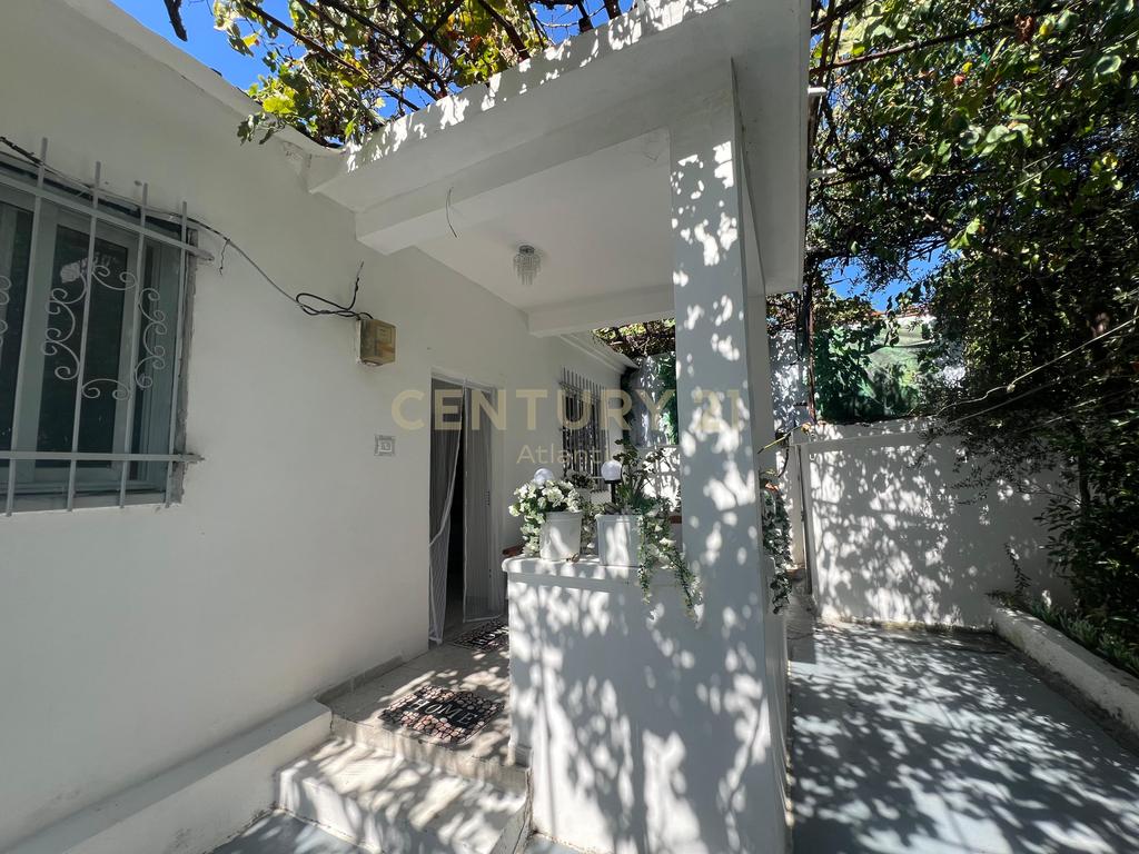 SHITET APARTAMENT ME OBORR PRANE SHKOLLES DEMOKRACIA NE DURRES !