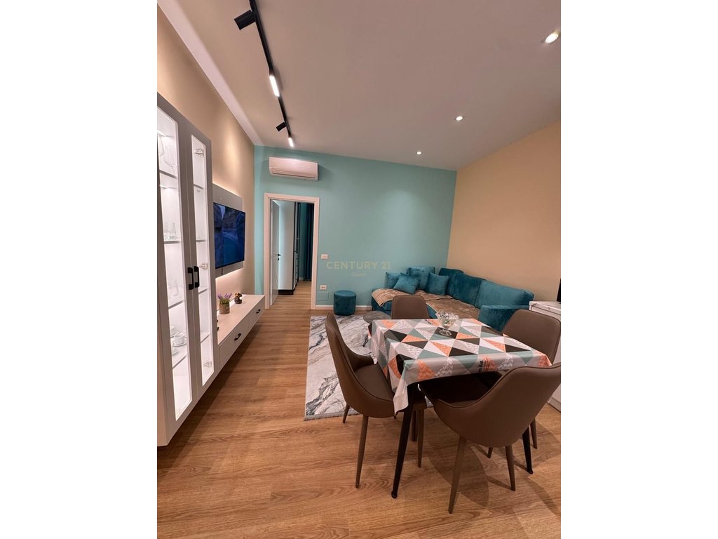 SHITET SUPER APARTAMENT  2+1 NE LUNGOMARE -100 M NGA DETI!!