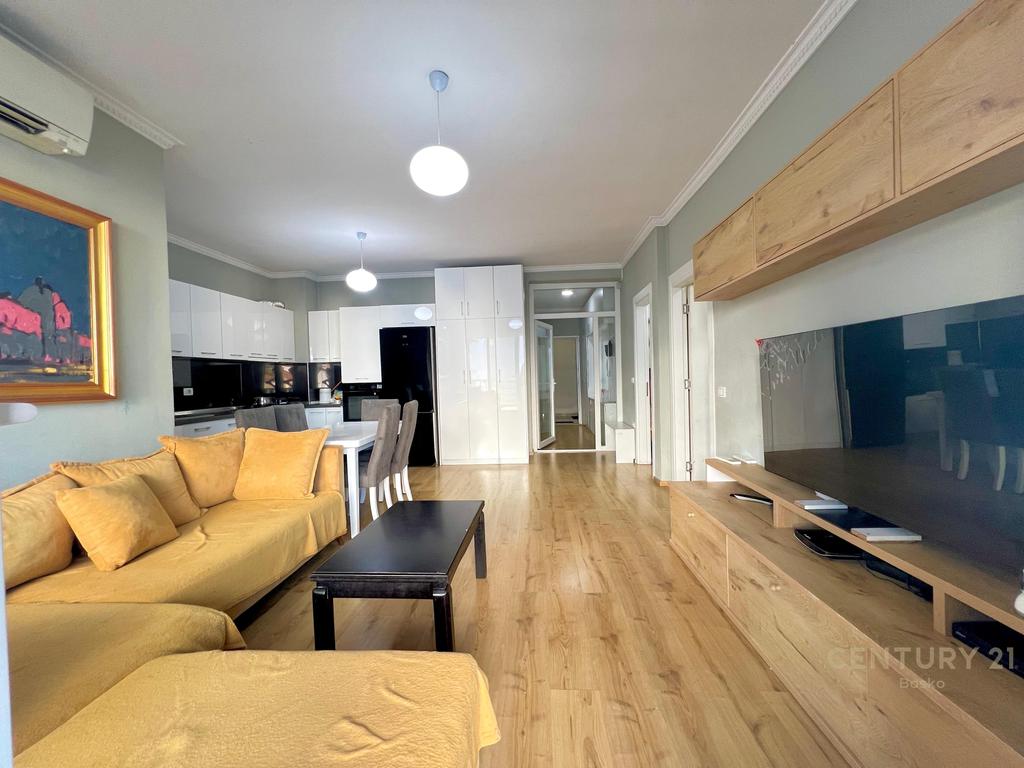 Komuna e Parisit, Shitet Apartament 2+1+2