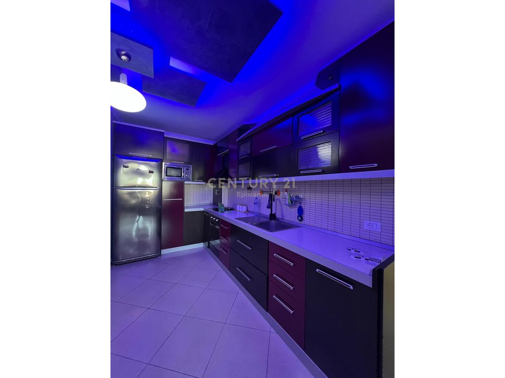 JEPET ME QIRA APARTAMENT 2+1+2 + POST PARKIMI NE STACIONIN E PARE PLAZH!