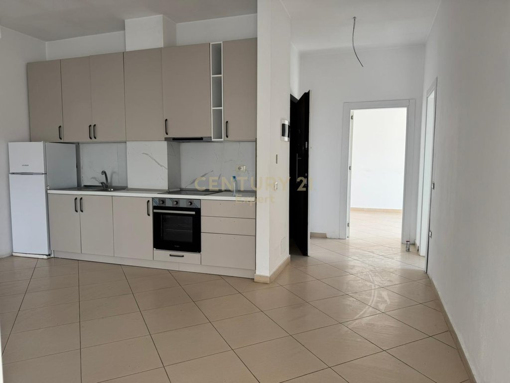 Apartament 2+1 për Qira në Fresk, Pallat i Ri