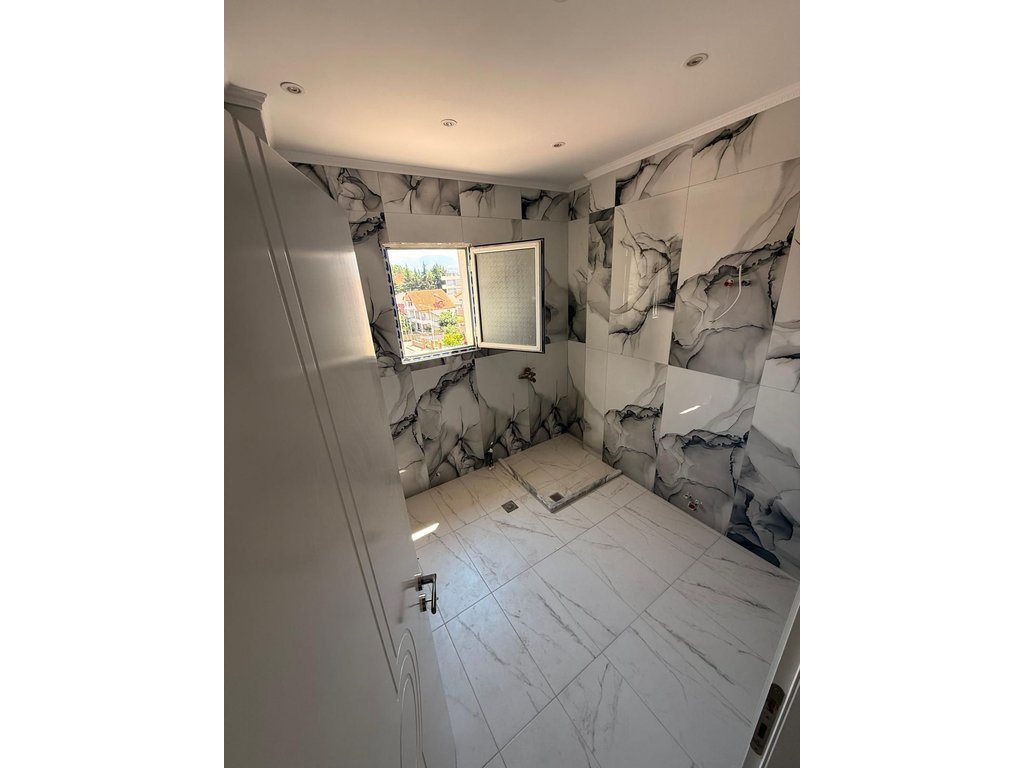 INVESTIM I SIGURT – APARTAMENT NË SHITJE ME PAMJE NGA RRUGA KRYESORE E VOLOREKËS!!!
