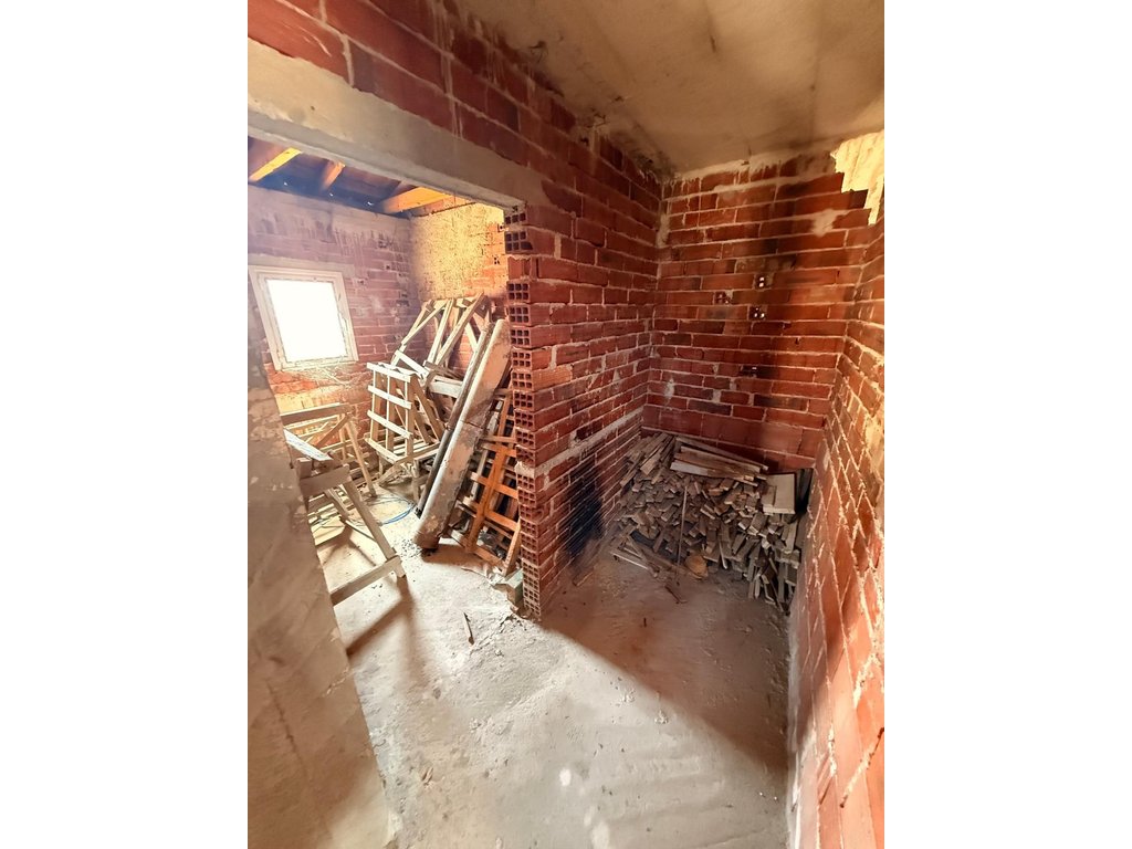 APARTAMENT  213.3 M2 NË SHITJE – RRUGA E VOLOREKËS, 3 MIN NGA LIQENI