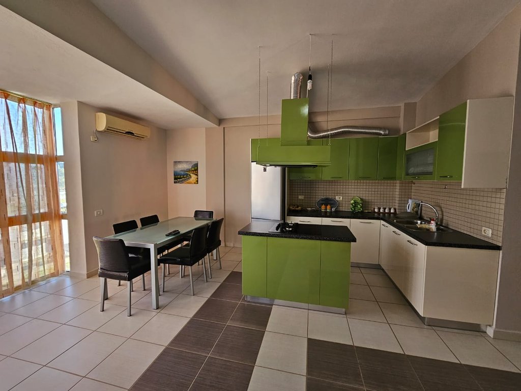 PER SHITJE, APARTAMENT  2+1+2 NE GOLEM !