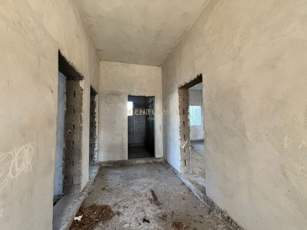 SHITET VILË DY-KATËSHE TEK ISH FUSHA E DRUVE, NË VLORË !!