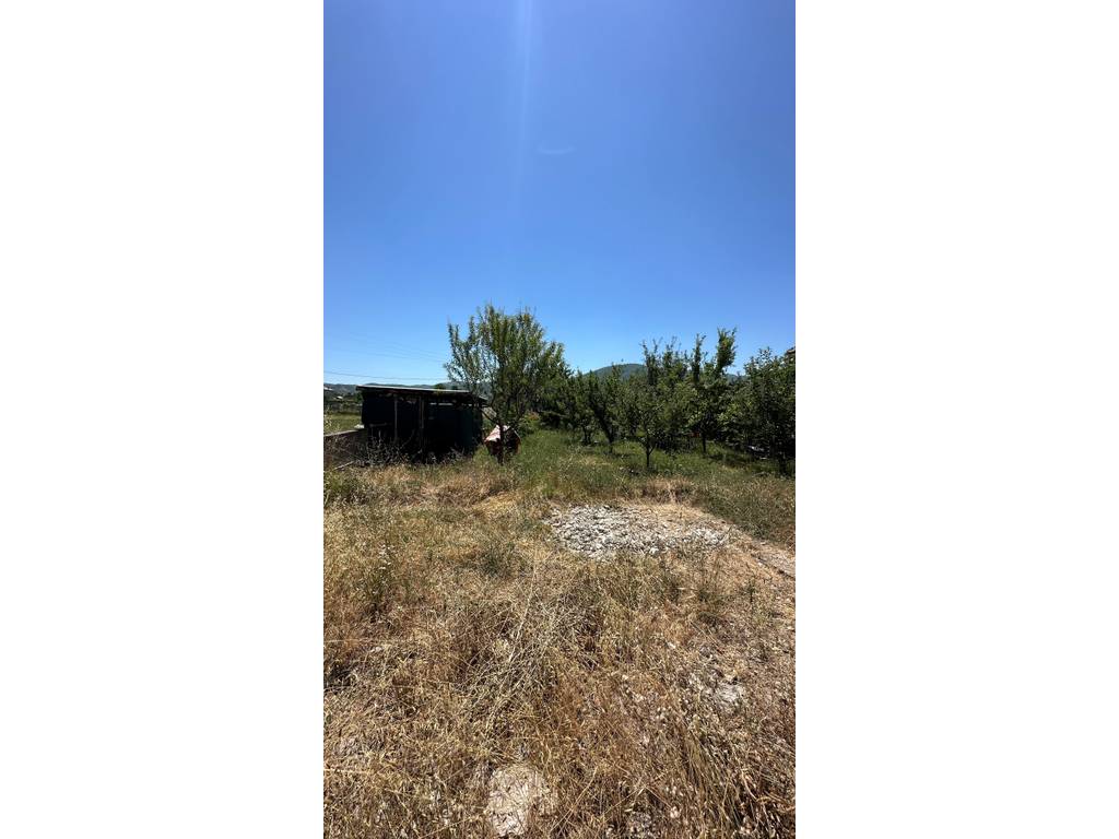 INVESTO NË TË ARDHMEN – TRUALL NË ZONË ZHVILLIMI NË POGRADEC!!!