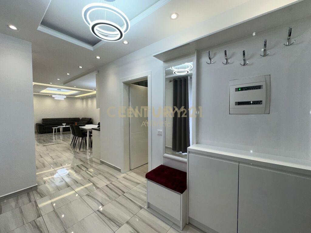 SHITET  APARTAMENT 2+1 TEK SHKEMBI KAVAJES!