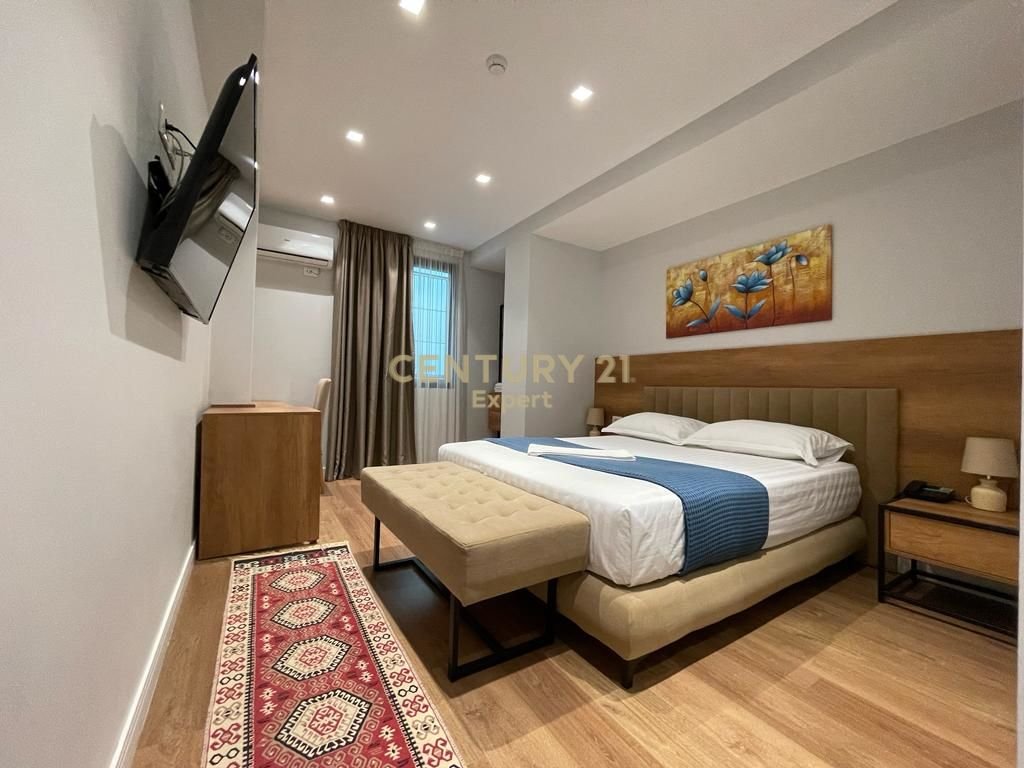 HOTEL I RI PËR SHITJE PRANË UNAZËS SË VOGËL.