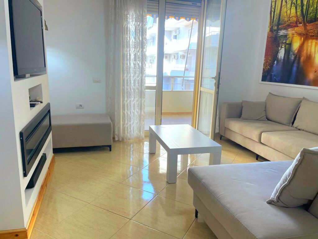 SHITET  APARTAMENT 2+1+2, ME PAMJE ANESORE  NE DET, LUNGOMARE VLORE !