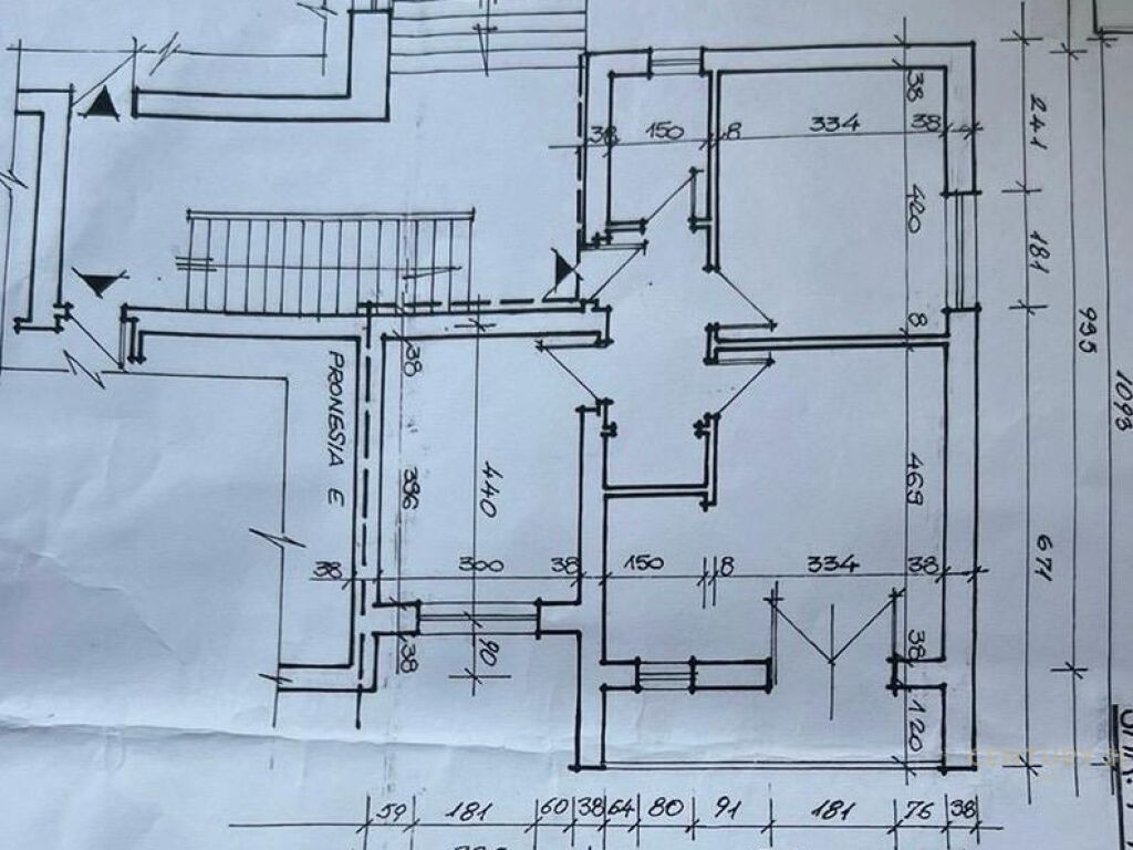 Shitet, Apartament 2+1+2, BUZE RRUGE KRYESORE,BRRYLI