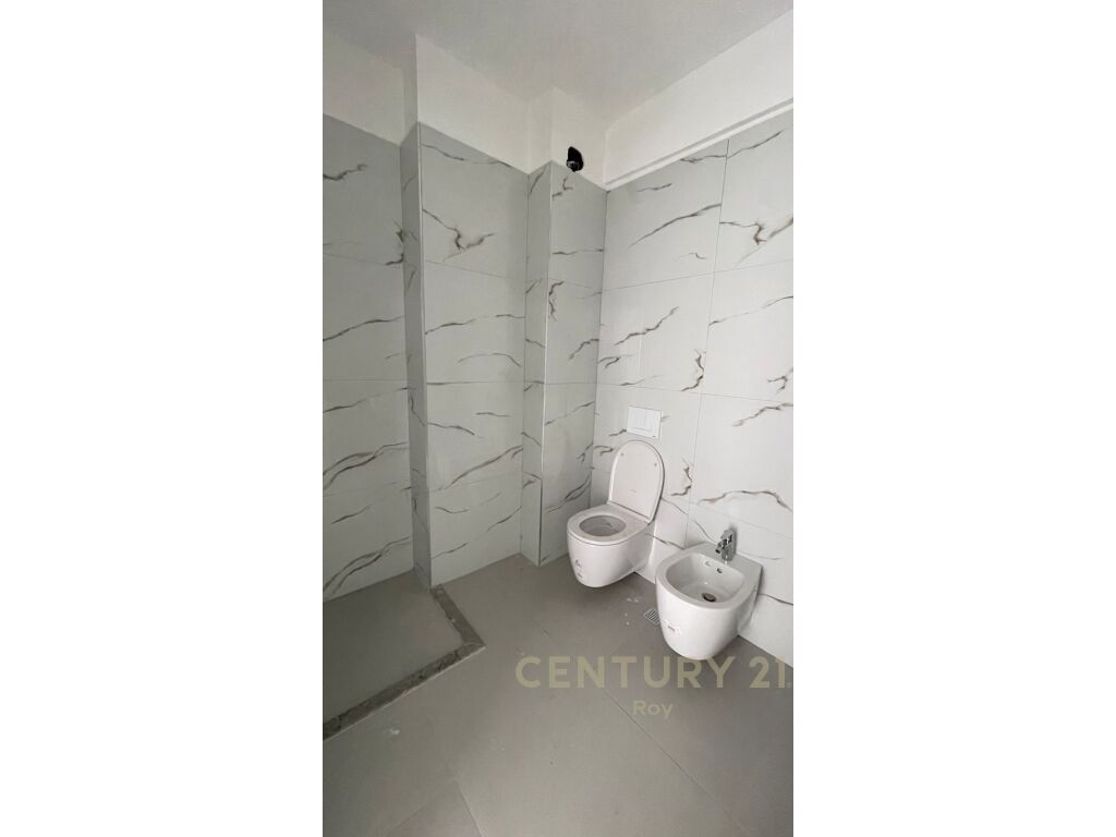 SHITET APARTAMENT 1+1!NDERTIM I RI,MALI I ROBIT!