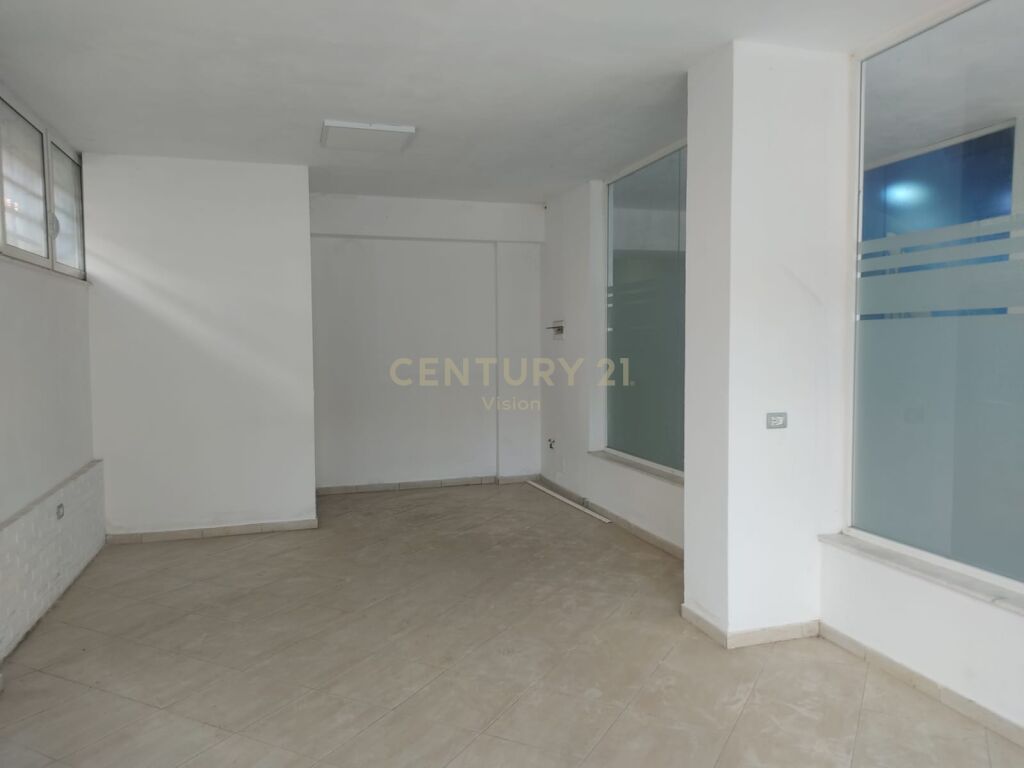 Ambient biznes për shitje në Rrugën e Gjanë, Shkodër -  155 m²