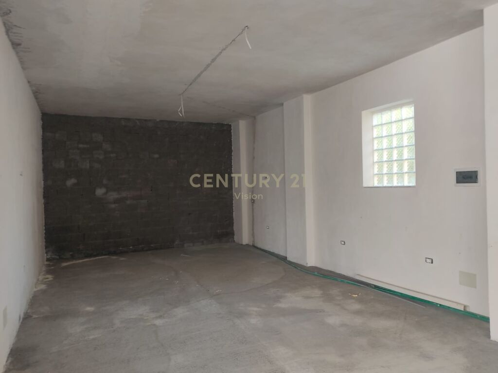 Ambient biznes për shitje në Rrugën e Gjanë, Shkodër -  155 m²