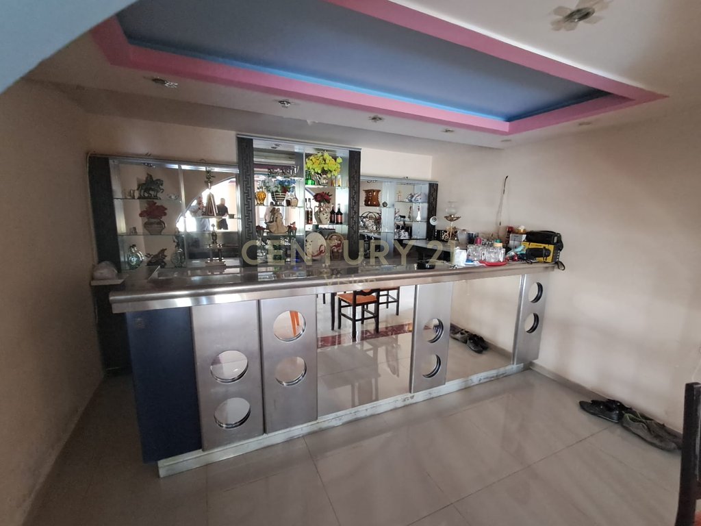 Vila 3 kateshe + ambient biznesi në shitje në Zues, Shkodër