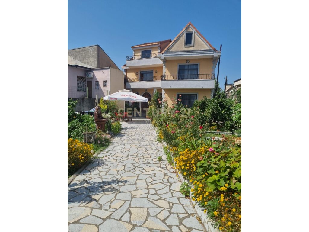 SHITET VILA TEK ARRA MADHE | 784m² toke