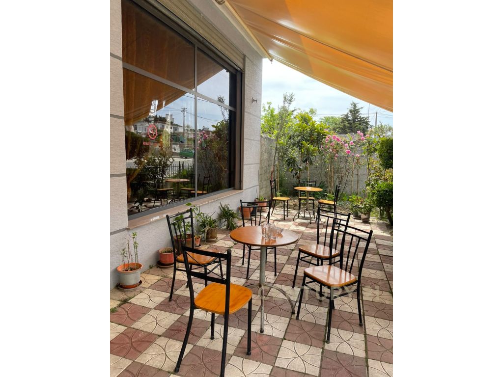 SHITET BAR-RESTORANT BUZE RRUGE KRYESORE NE DURRES!