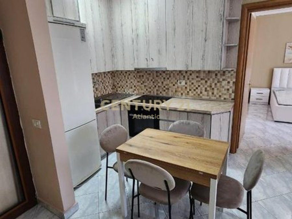 Apartament 1+1 Me Qira në Plazh Hekurudha, Durrës