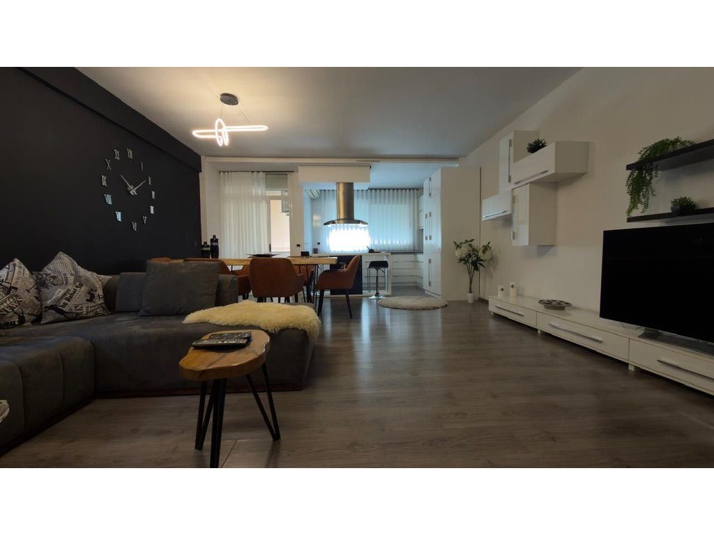Apartament 2+1 Me Qira në Komunën e Parisit, Tiranë - 950€ | 111 m²