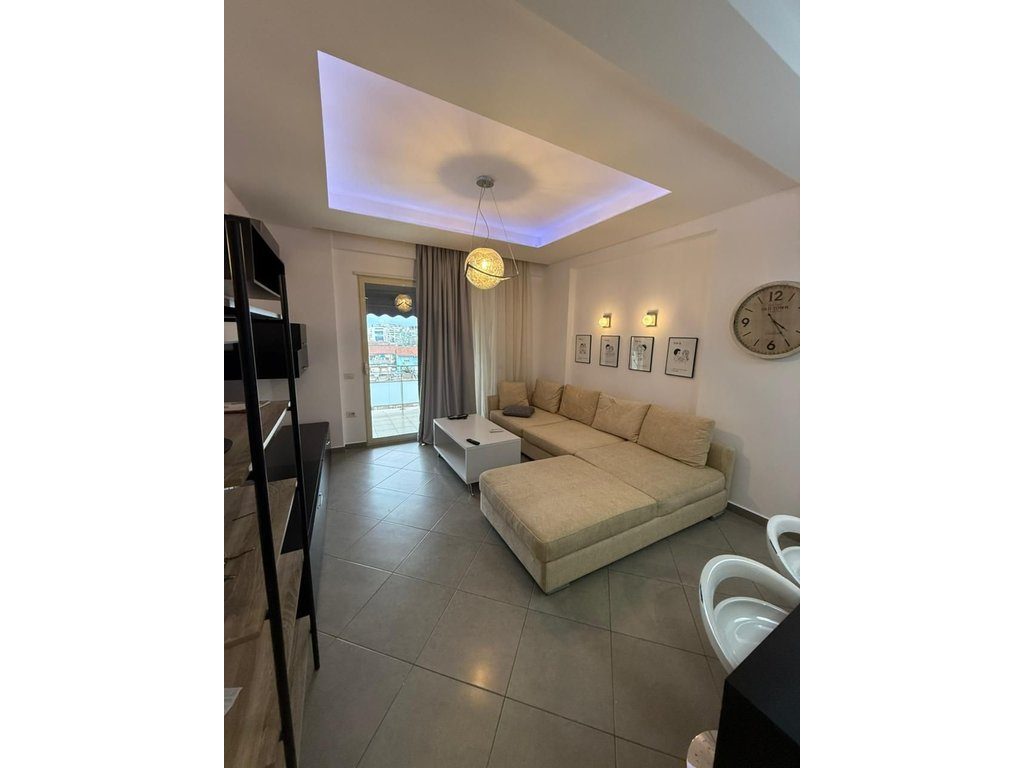 Apartament 2+1 me qira përballë Spitalit Amerikan 3