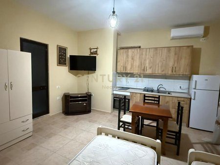 Apartament 2+1 me qira përballë Spitalit Amerikan 3