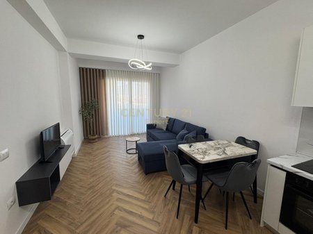 Apartament 2+1 me qira përballë Spitalit Amerikan 3